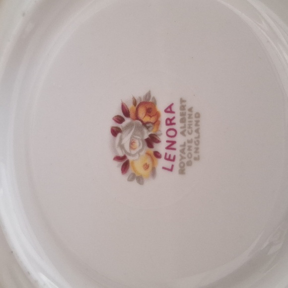 SALE!! ROYAL ALBERT "LENORA" Coffe/ tea cup & saucer - Picture 3 of 6